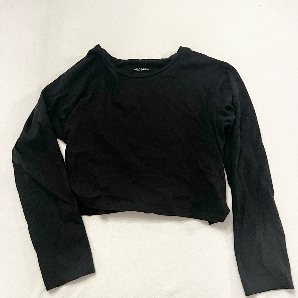 black long sleeve cropped t shirt
